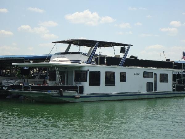 Sumerset 76 1995 Sumerset 76 houseboat docked on a sunny day.