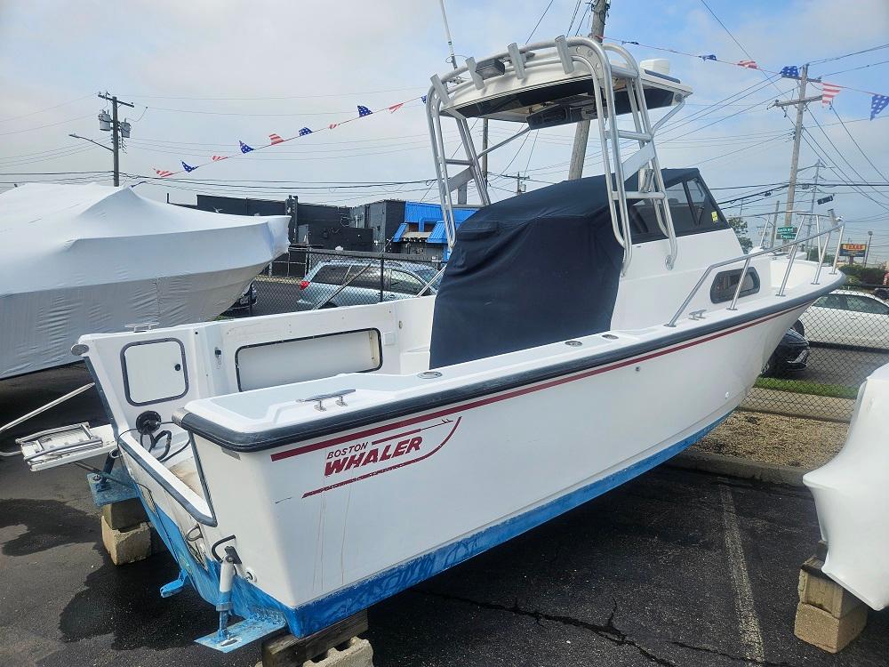 Boston Whaler 23 Walkaround 1992 Boston Whaler 23 Walkaround boat on display in a marina.