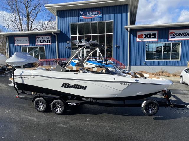2025 Malibu 23 LSV
