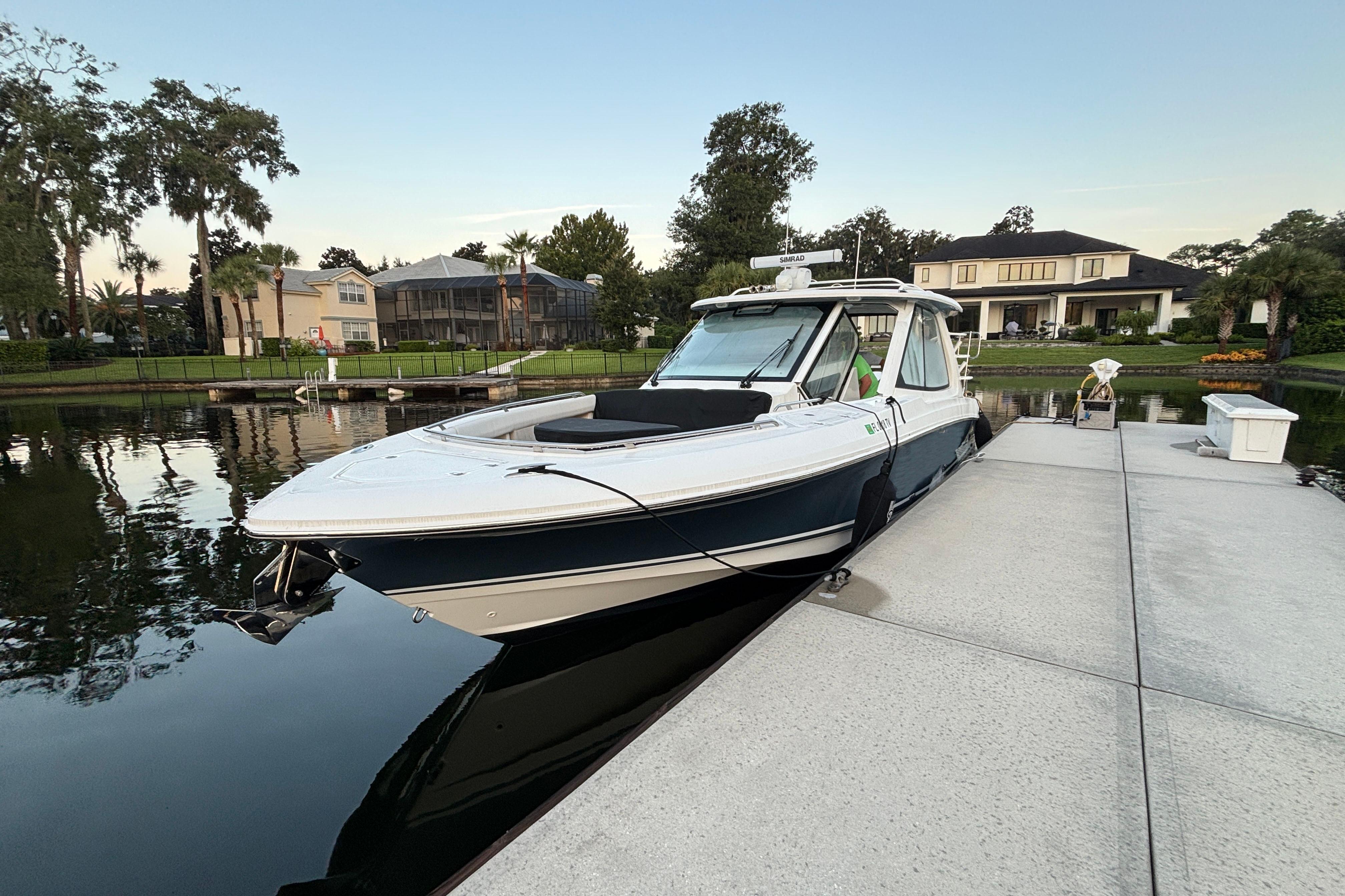 2023 Boston Whaler 380 Realm