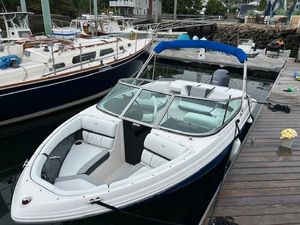 Regal 21 OBX 2019 Regal 21 OBX boat docked, featuring sleek design and blue canopy.