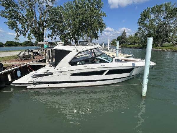 2017 Four Winns H350