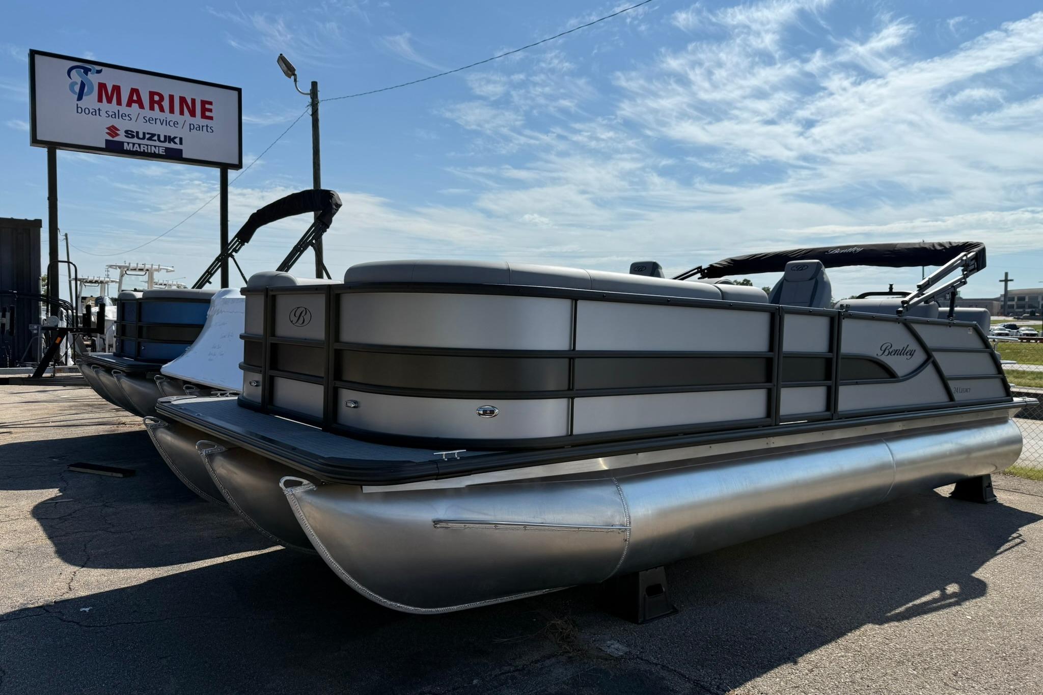 2025 Bentley Pontoons Legacy 243 QSB