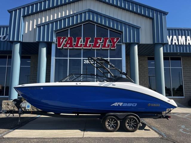 2025 Yamaha Boats AR250