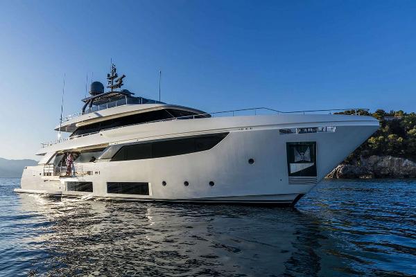 2019 Ferretti Yachts Custom Line Navetta 33