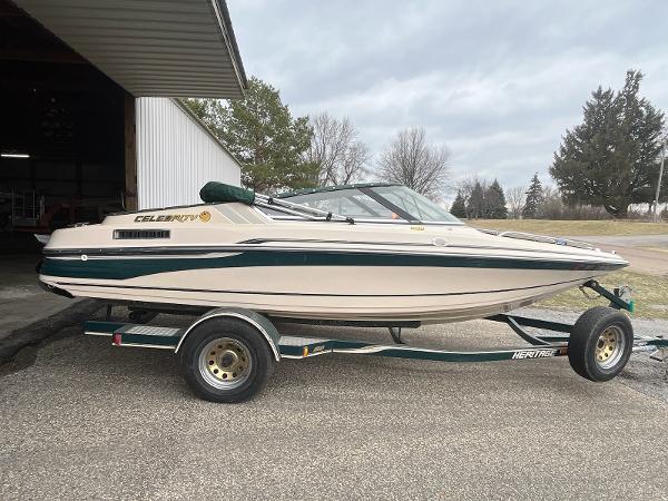 1995 Celebrity 180 Bowrider