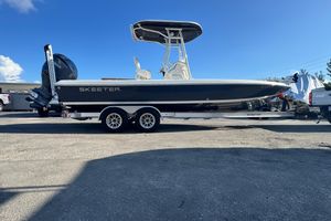 Skeeter SX240 2023 Skeeter SX240 boat on trailer, parked outdoors under clear blue sky.