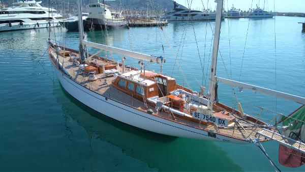 Hinckley ocean racer 1956 Hinckley ocean racer yacht docked in a marina, showcasing classic design and elegance.
