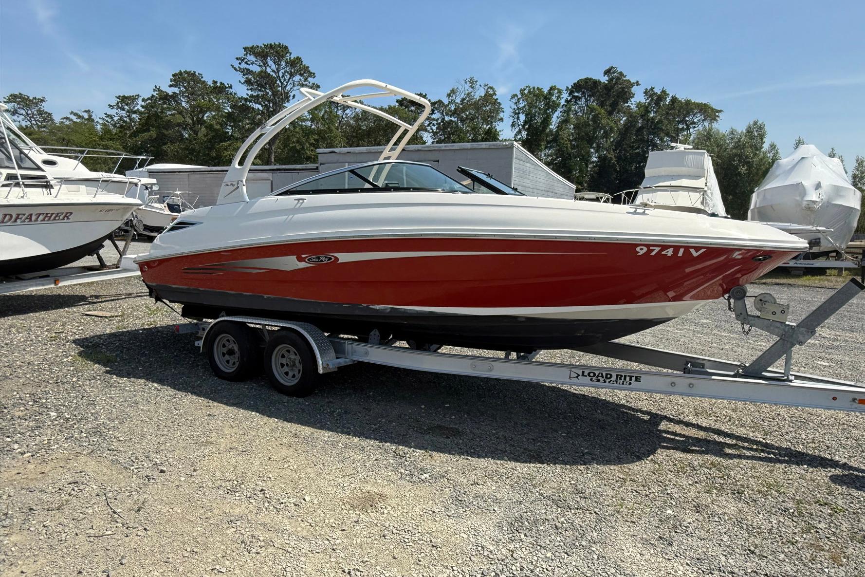 2014 Sea Ray 240 Sundeck Outboard