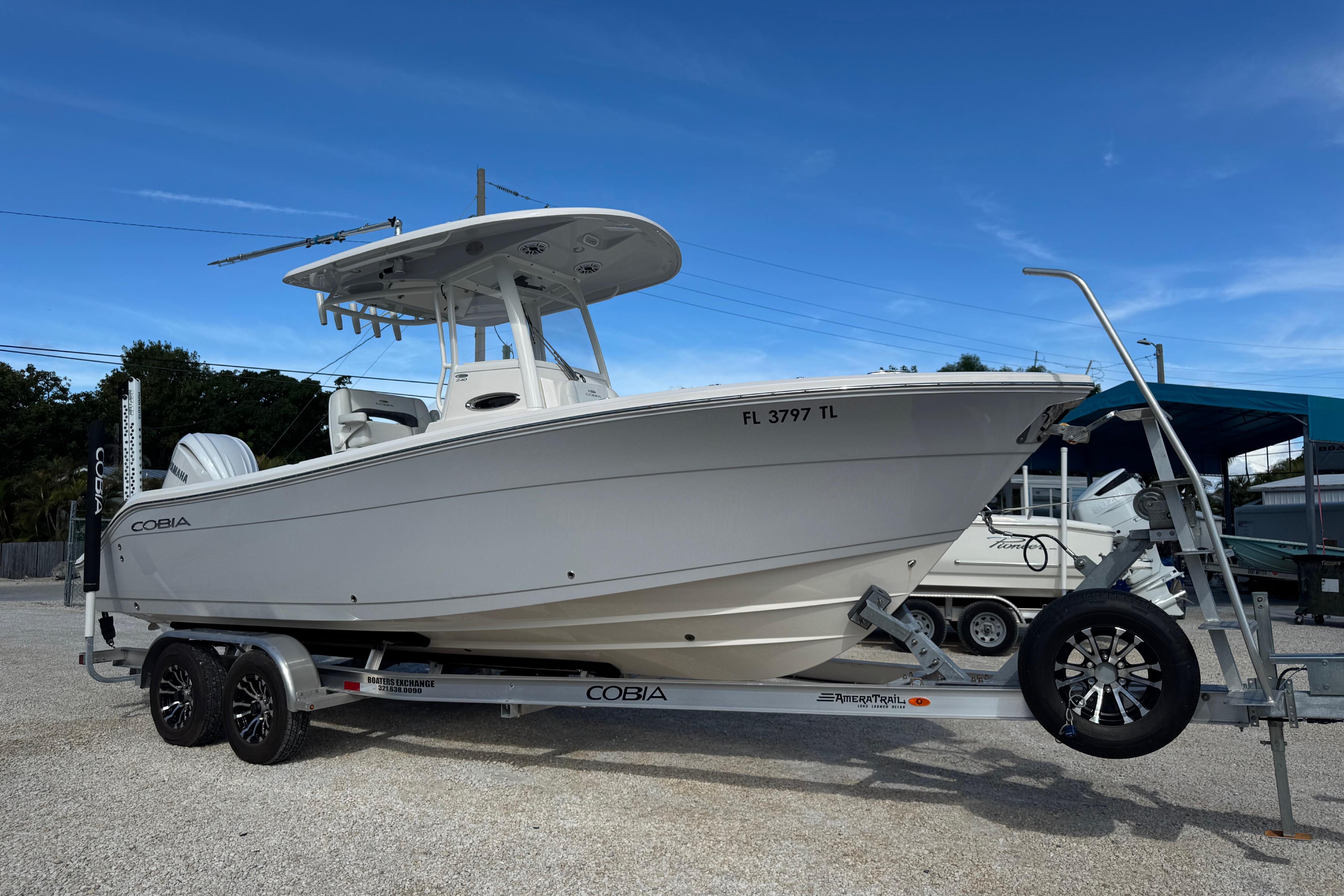 2023 Cobia 240 Center Console