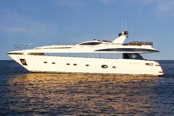 Conam 75 wb Luxury 2006 Conam 75 WB yacht cruising on calm ocean waters.