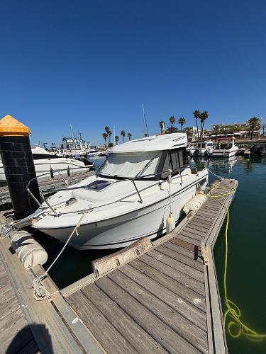 Jeanneau Merry Fisher 605 2017 Jeanneau Merry Fisher 605 docked at a sunny marina with palm trees.