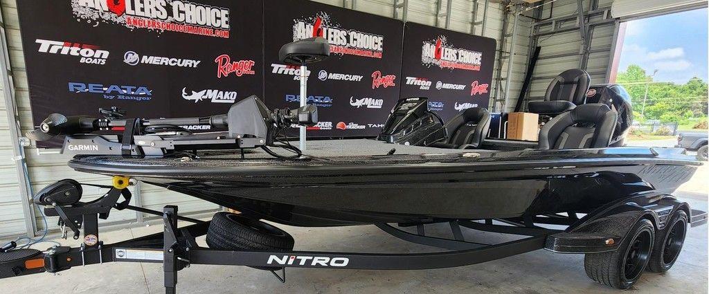 Nitro Z20 XL Pro 2026 Nitro Z20 XL Pro boat in showroom, featuring sleek black design and advanced equipment.