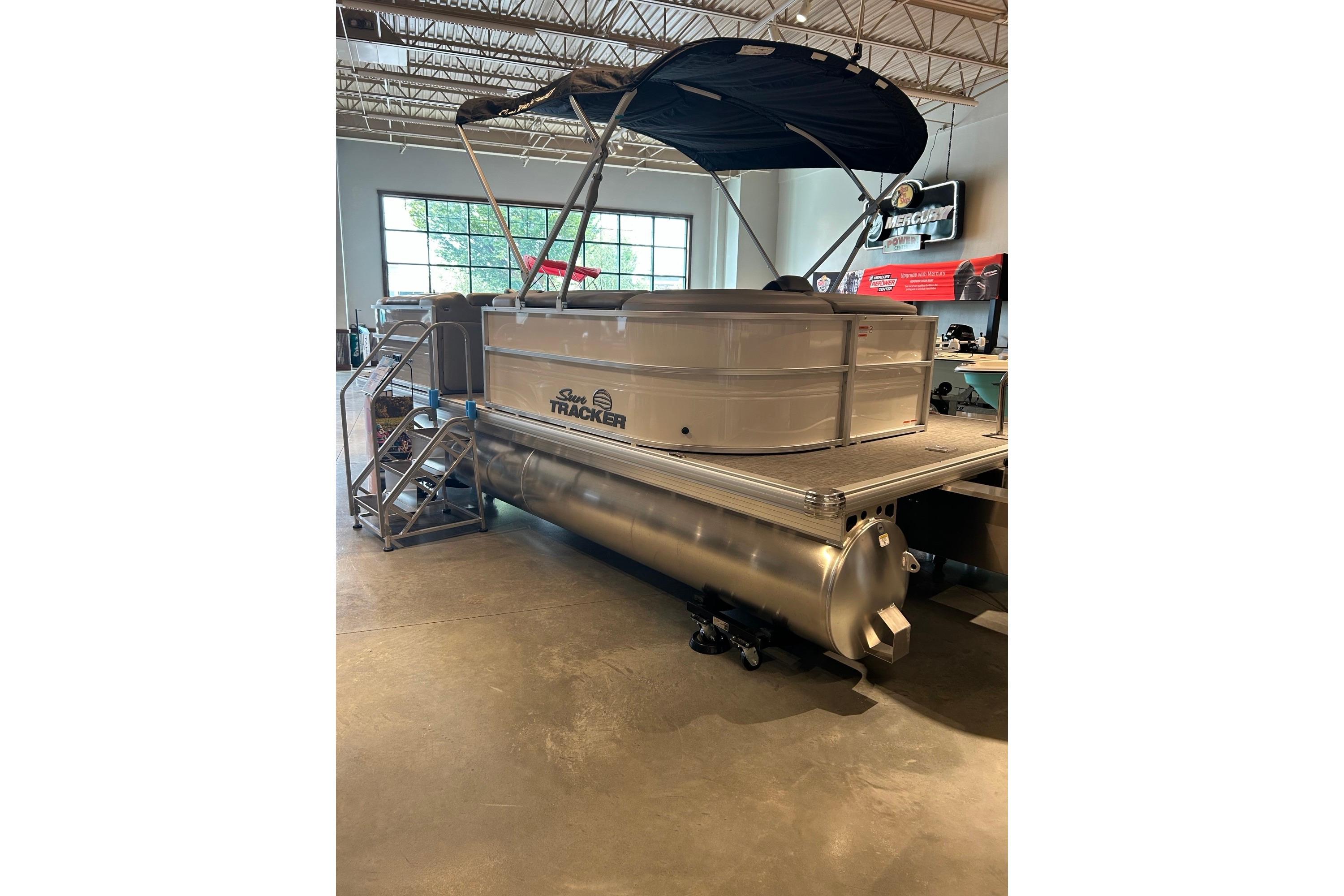 2026 Sun Tracker Party Barge 20 DLX