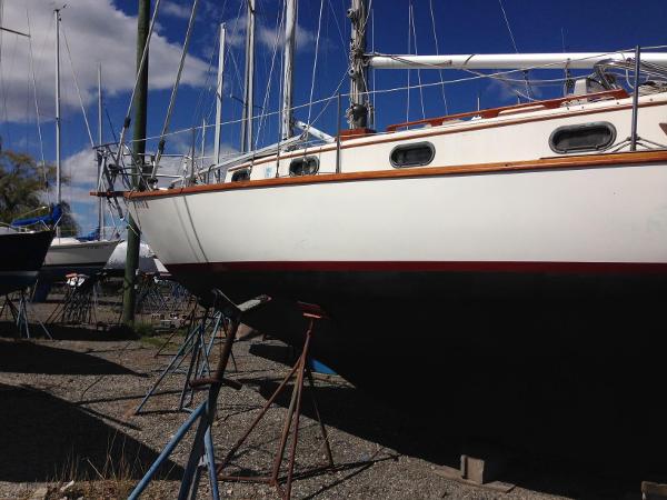 1983 Cape Dory 30