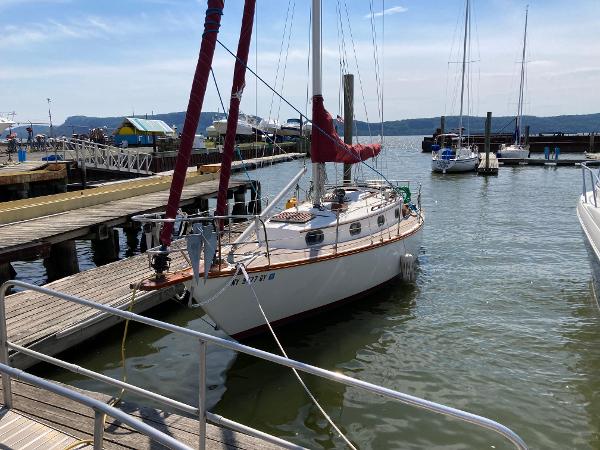 1983 Cape Dory 30
