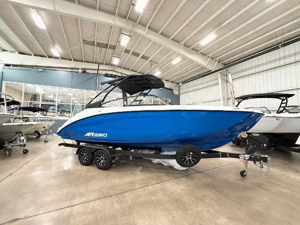 2025 Yamaha Boats AR250