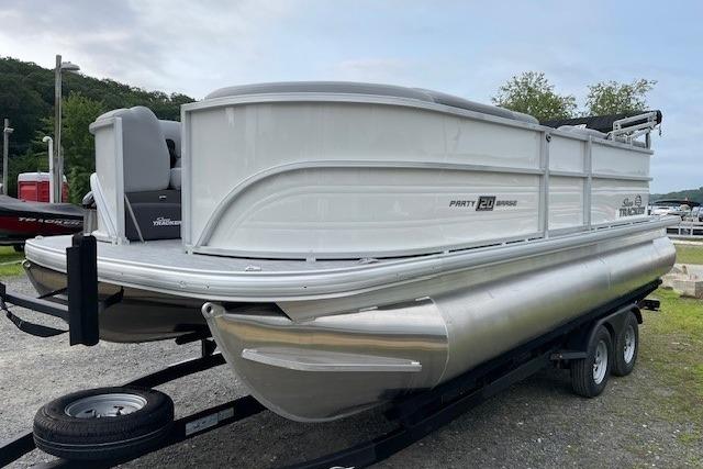 2026 Sun Tracker Party Barge 20 DLX