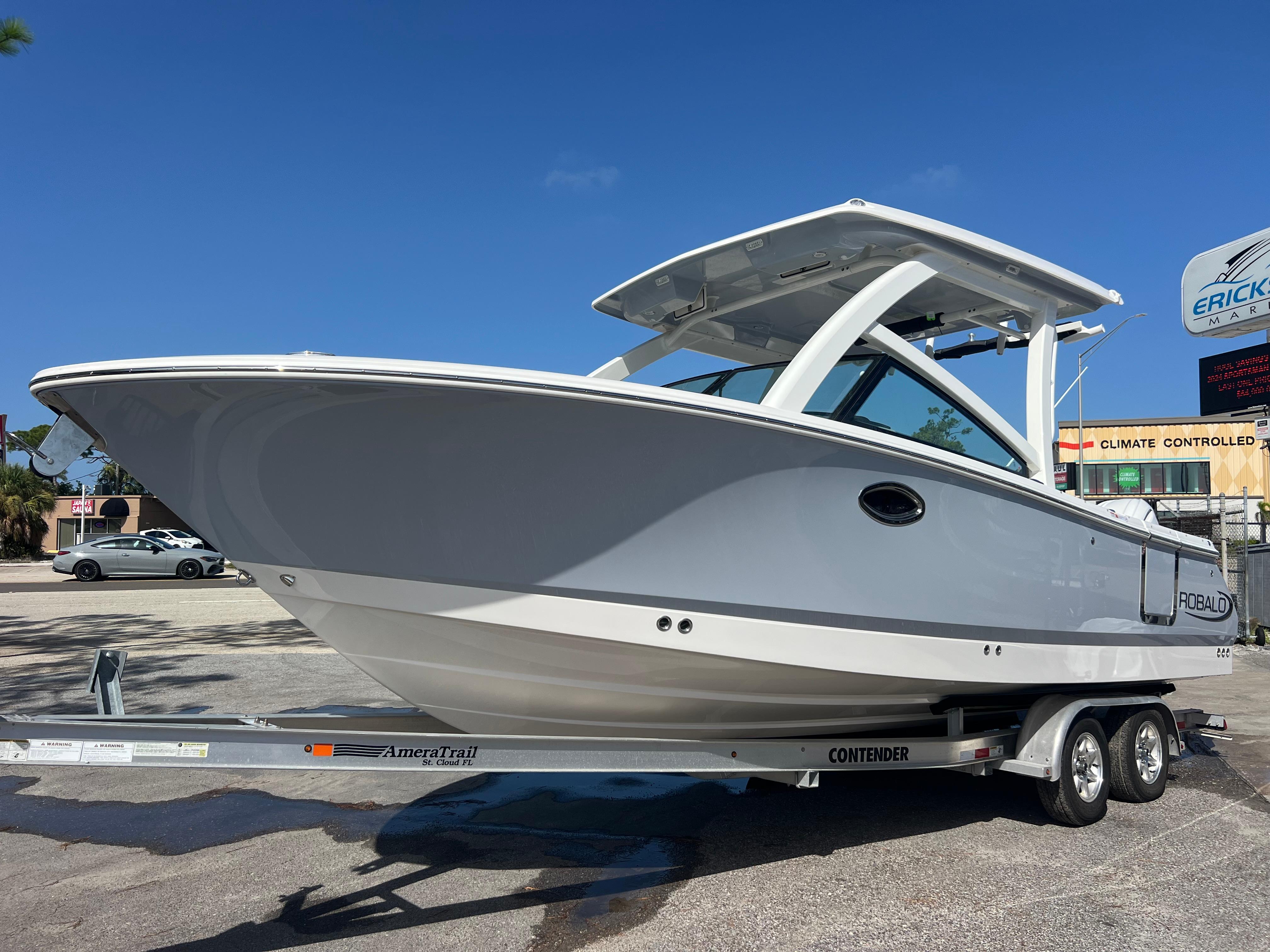 Robalo R257 Dual Console 2025 Robalo R257 Dual Console boat on trailer under clear blue sky.