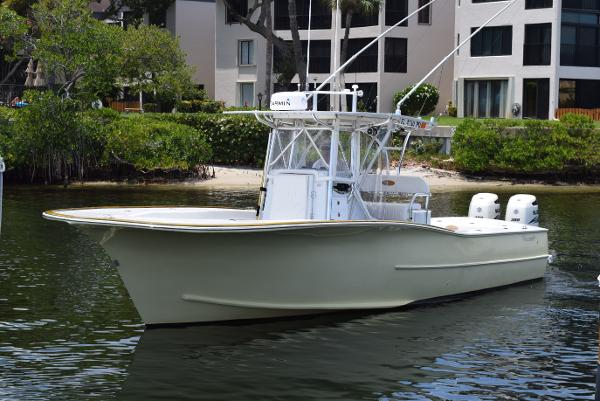 Tidewater 1900 Bay Center Console T-Top Hard-Top Fishing Boat