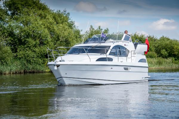 2025 Haines 320 Aft Cabin