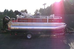 Sun Tracker Bass Buggy 16 XL Select 2026 Sun Tracker Bass Buggy 16 XL Select pontoon boat on trailer, side view.