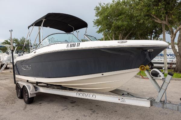 Robalo R207 Dual Console 2021 Robalo R207 Dual Console boat on trailer, parked outdoors.