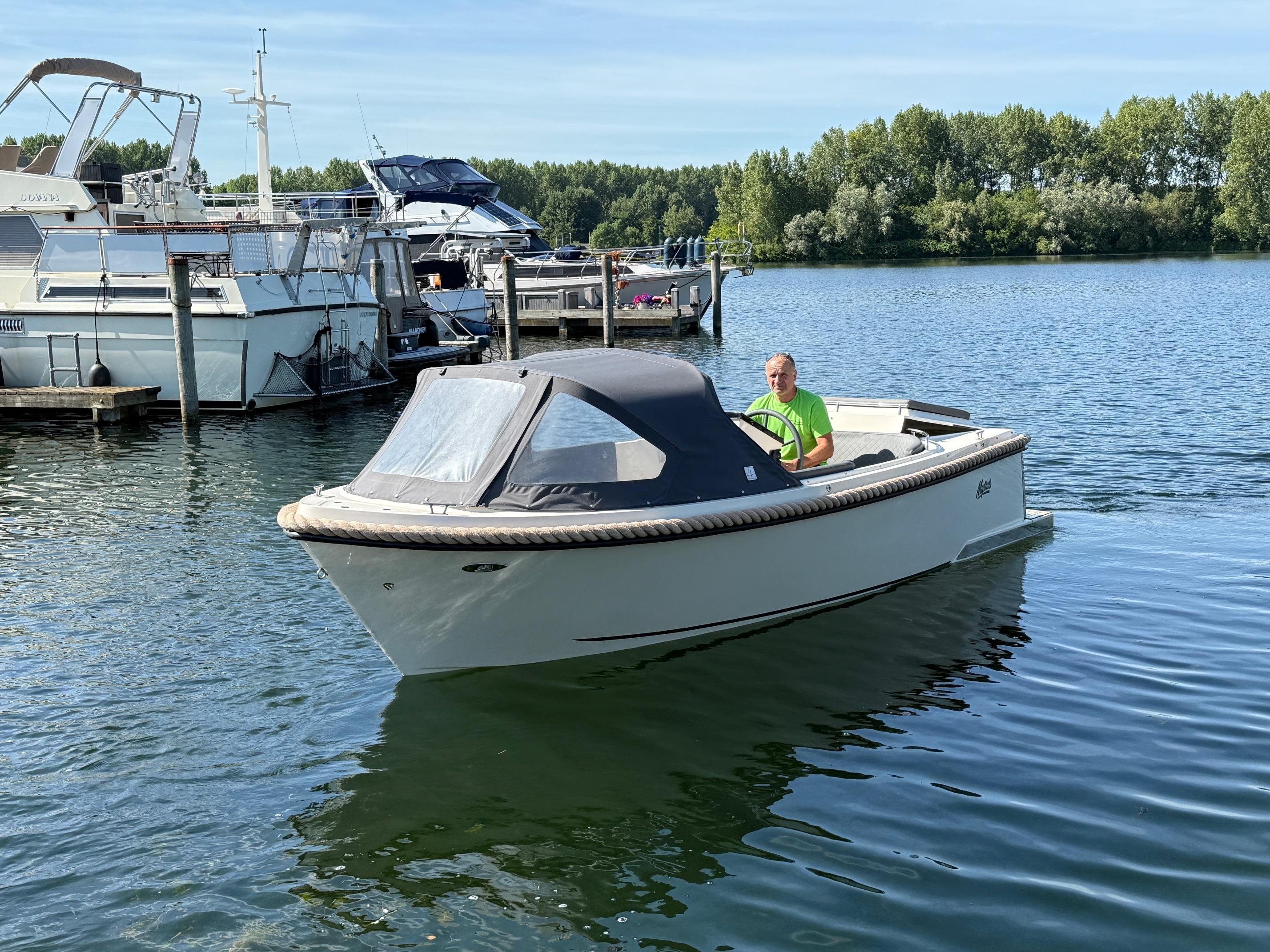 2022 Lago Amore 595 Tender