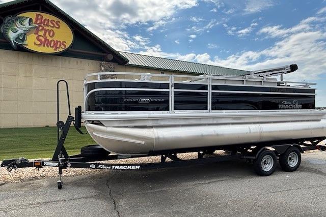 2026 Sun Tracker Fishin' Barge 20 DLX