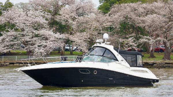 2011 Sea Ray 350 Sundancer