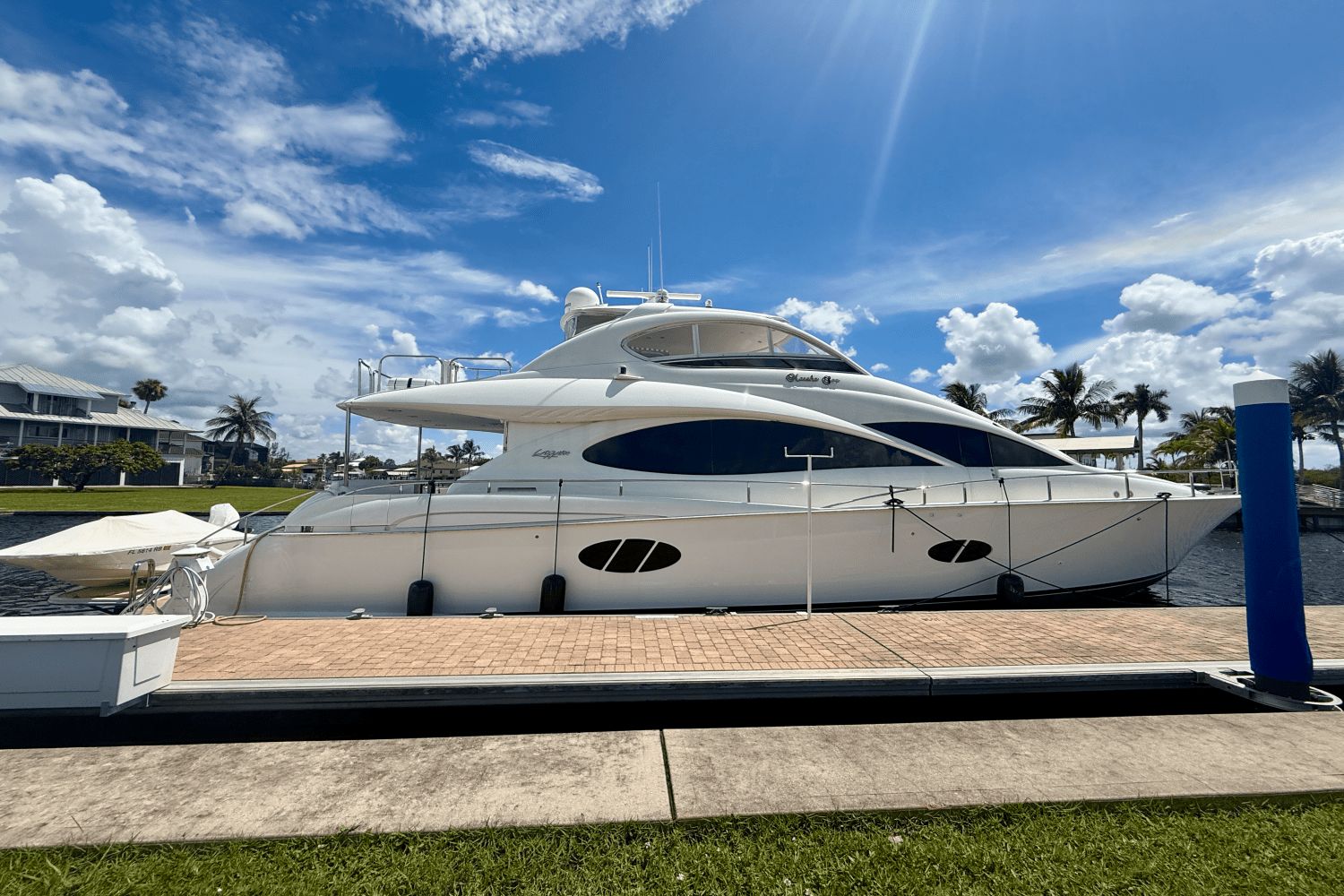 2005 Lazzara 68 FLYBRIDGE