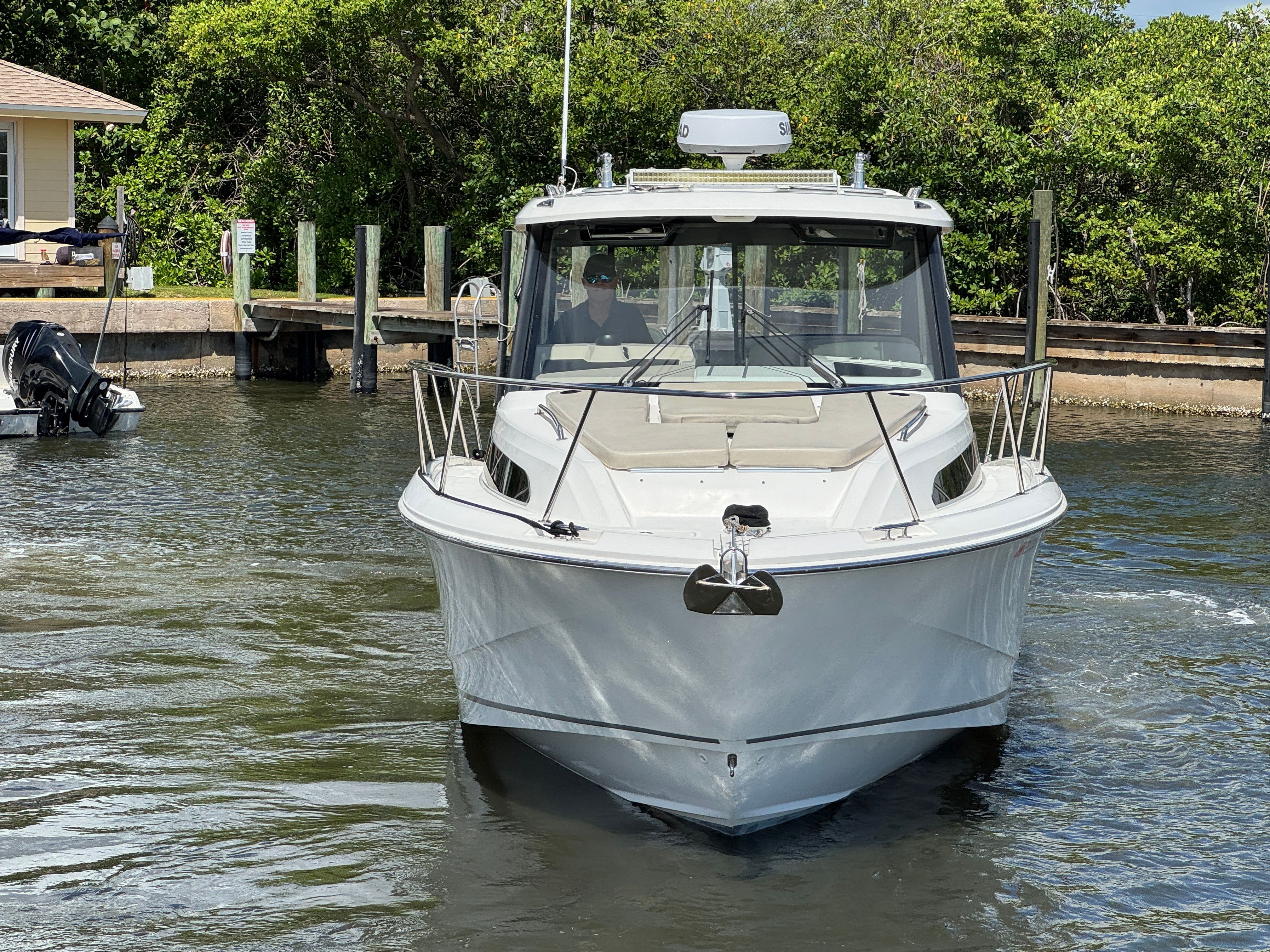 2020 Boston Whaler 325 Conquest