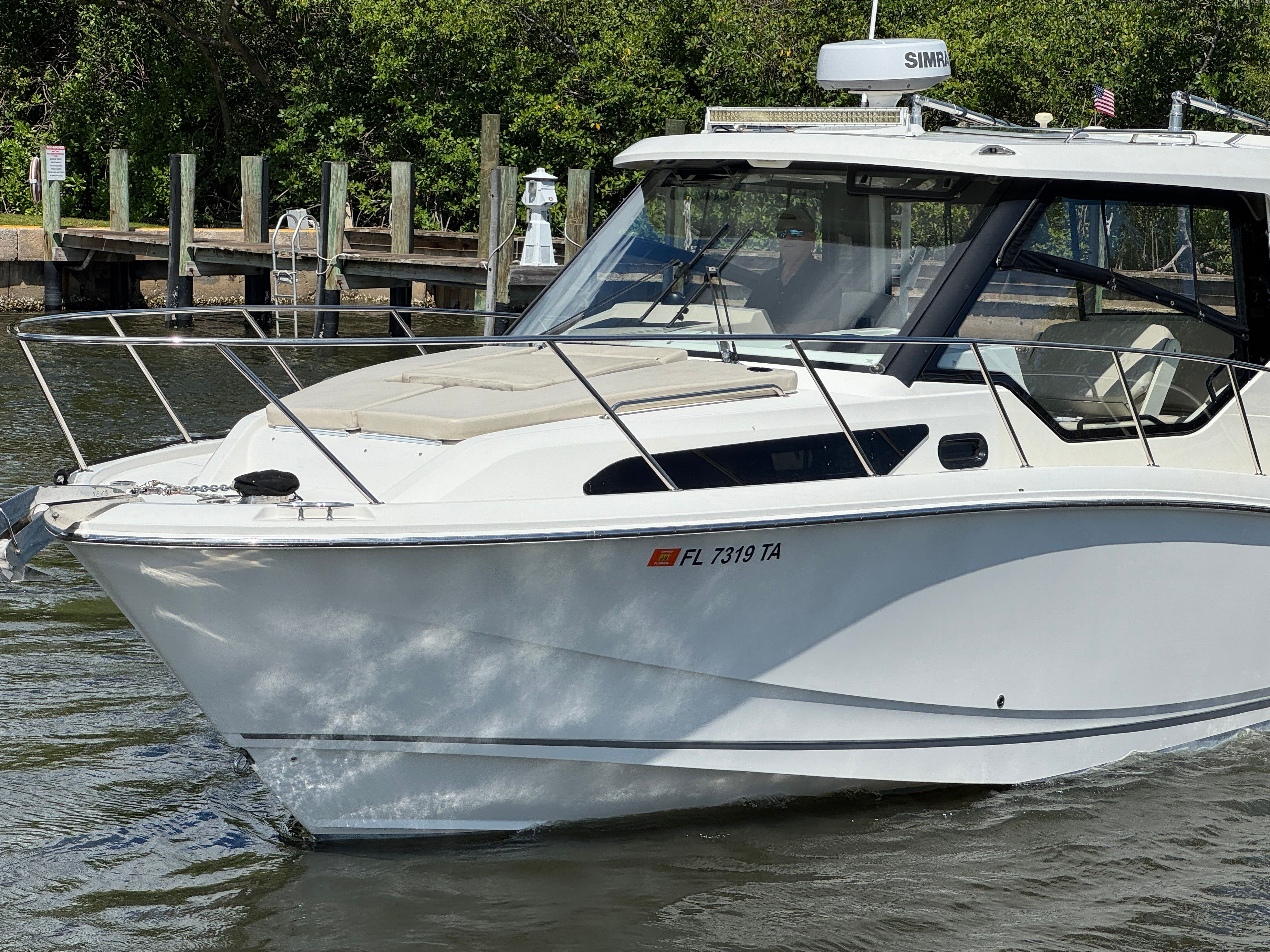 2020 Boston Whaler 325 Conquest