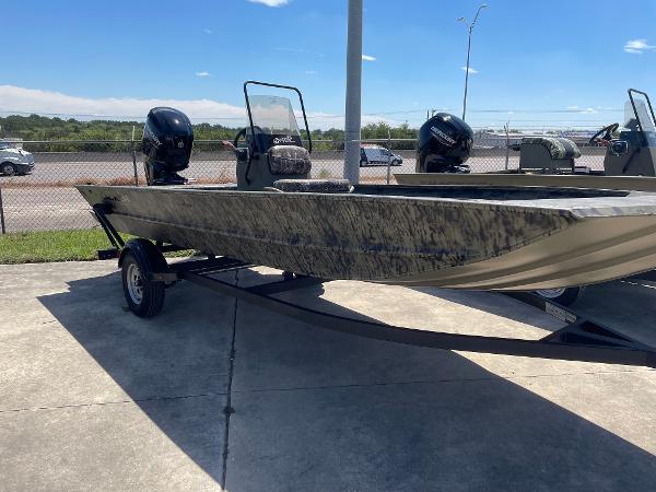 Tracker Grizzly 1860 CC 2025 Tracker Grizzly 1860 CC boat on trailer, parked outdoors.