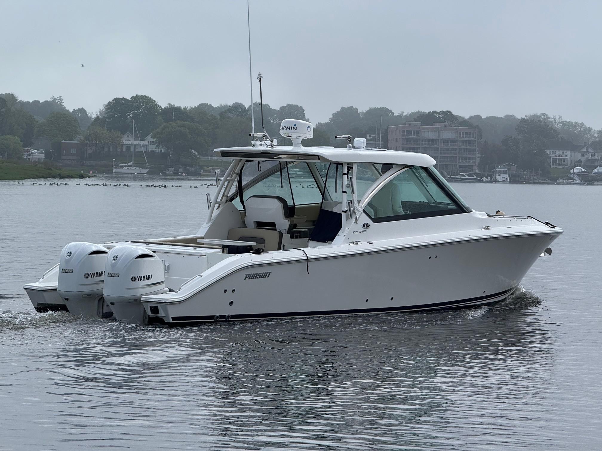 2019 Pursuit DC 325 Dual Console