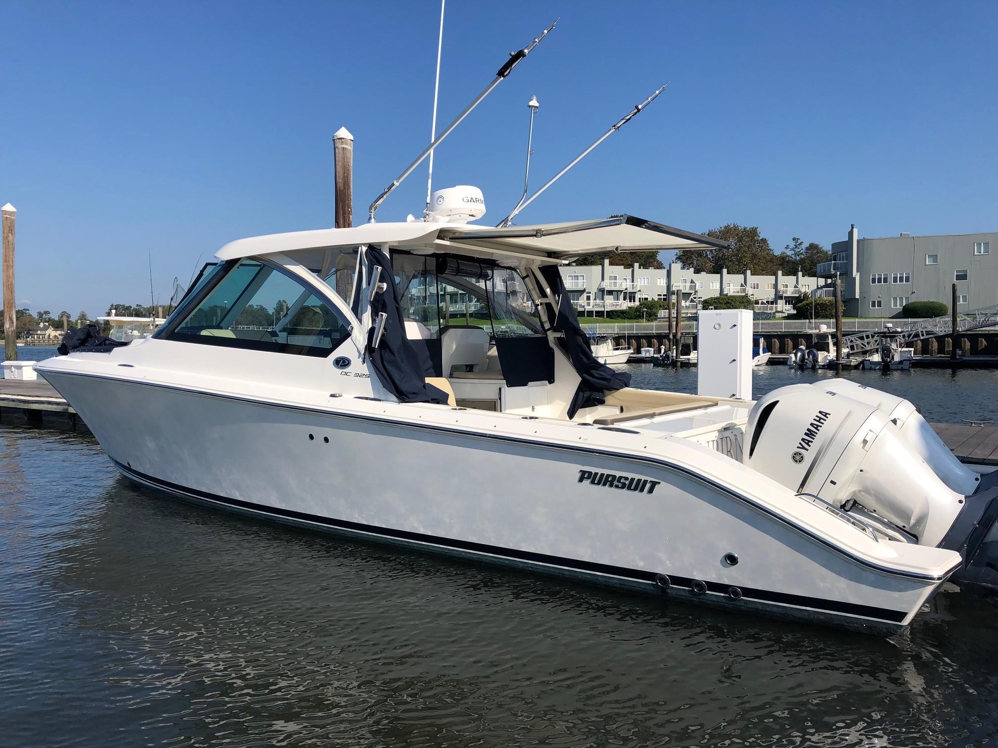 2019 Pursuit DC 325 Dual Console