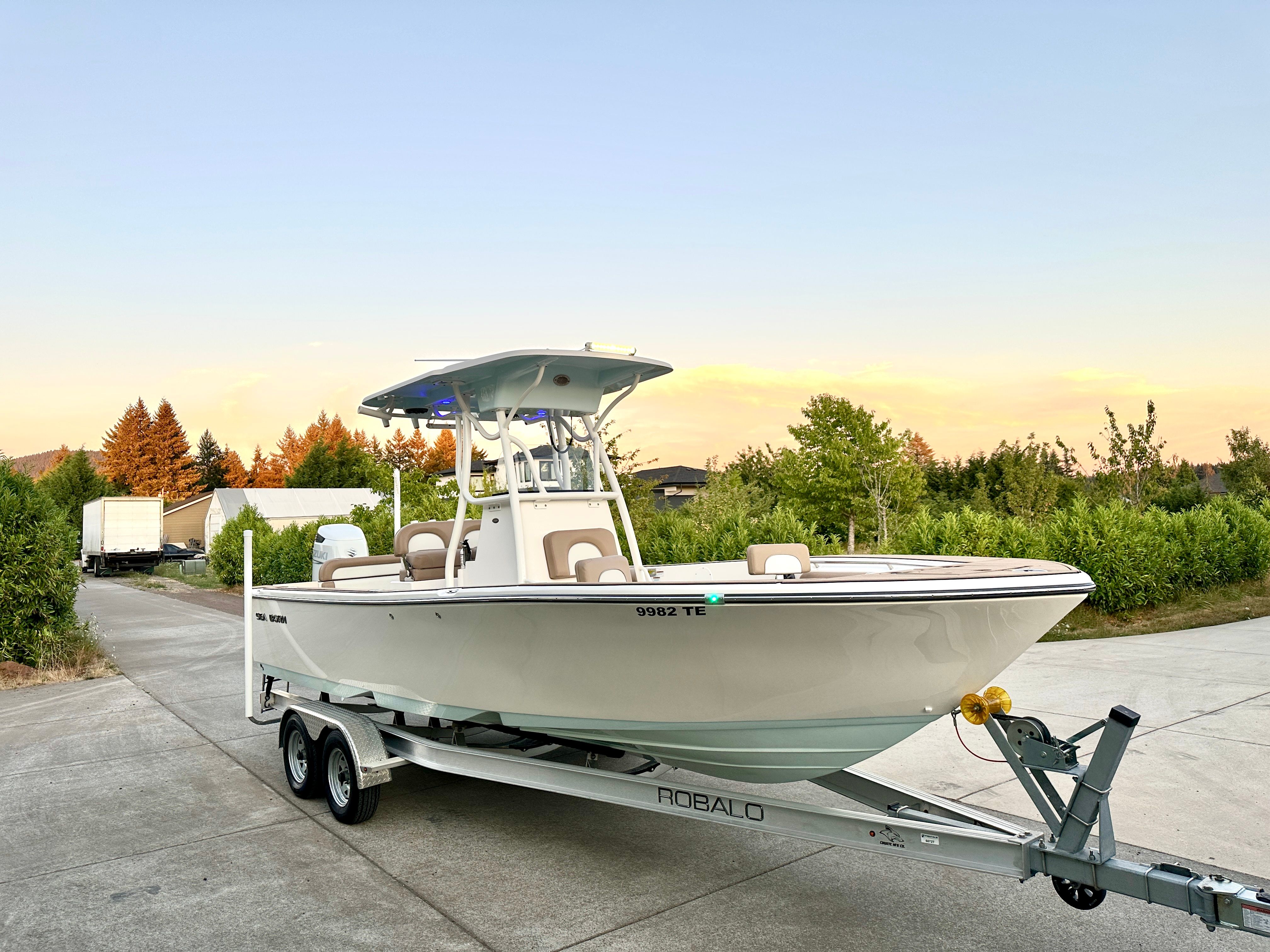 2022 Sea Born LX24 Center Console
