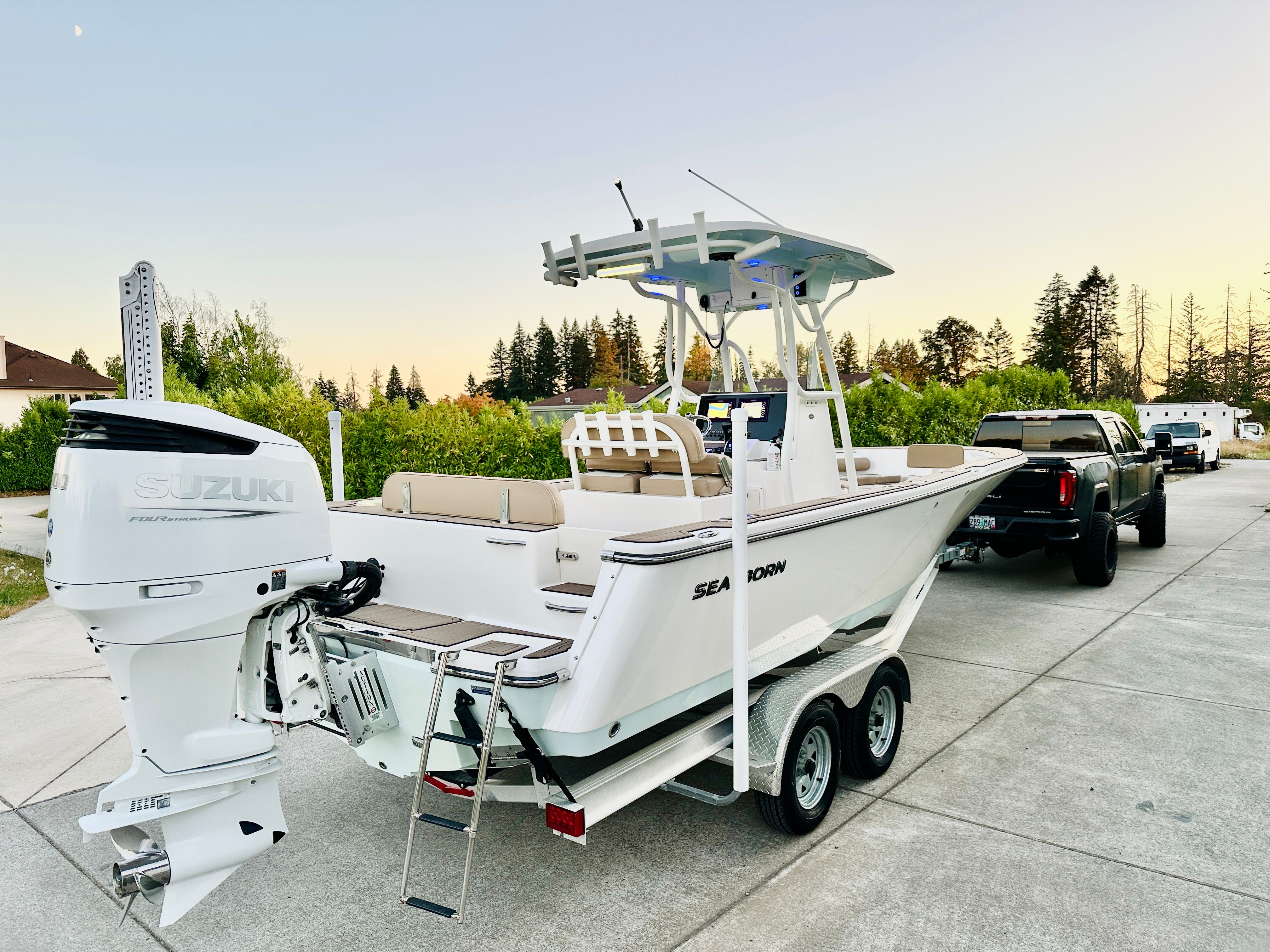 2022 Sea Born LX24 Center Console