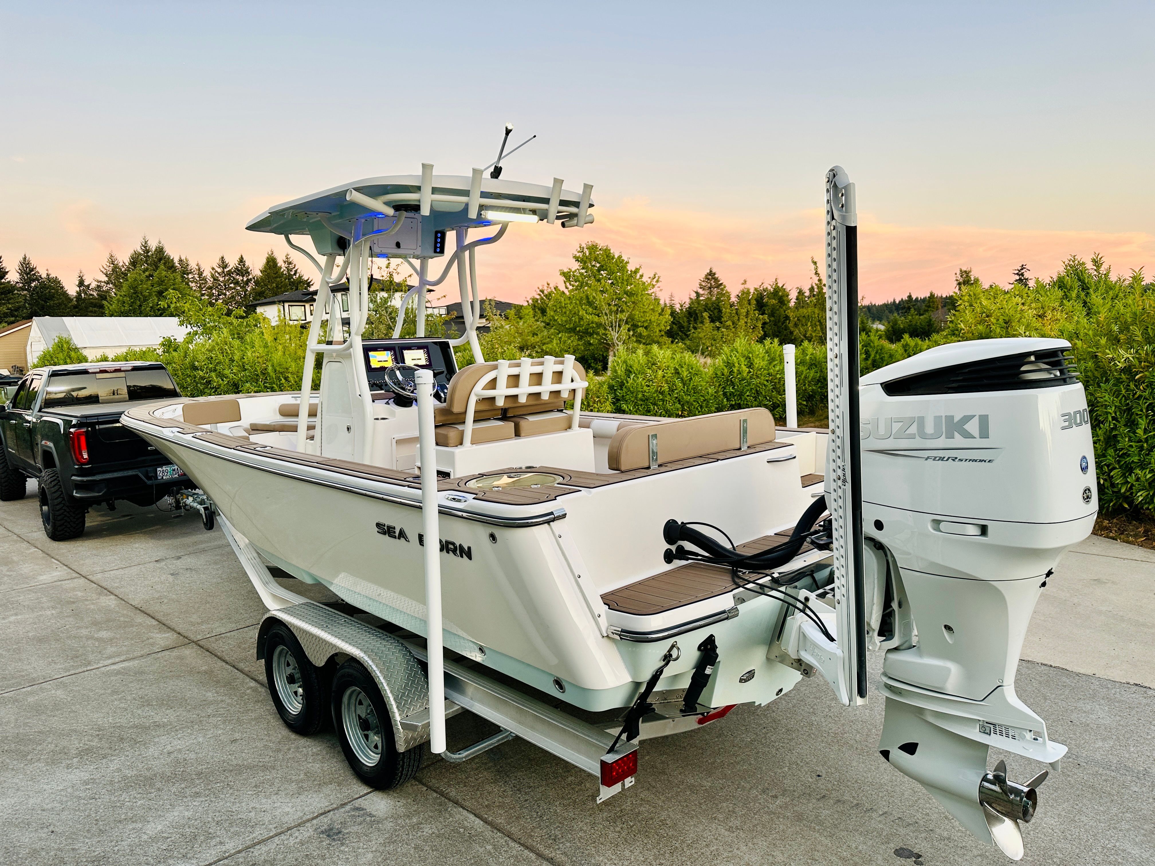 2022 Sea Born LX24 Center Console
