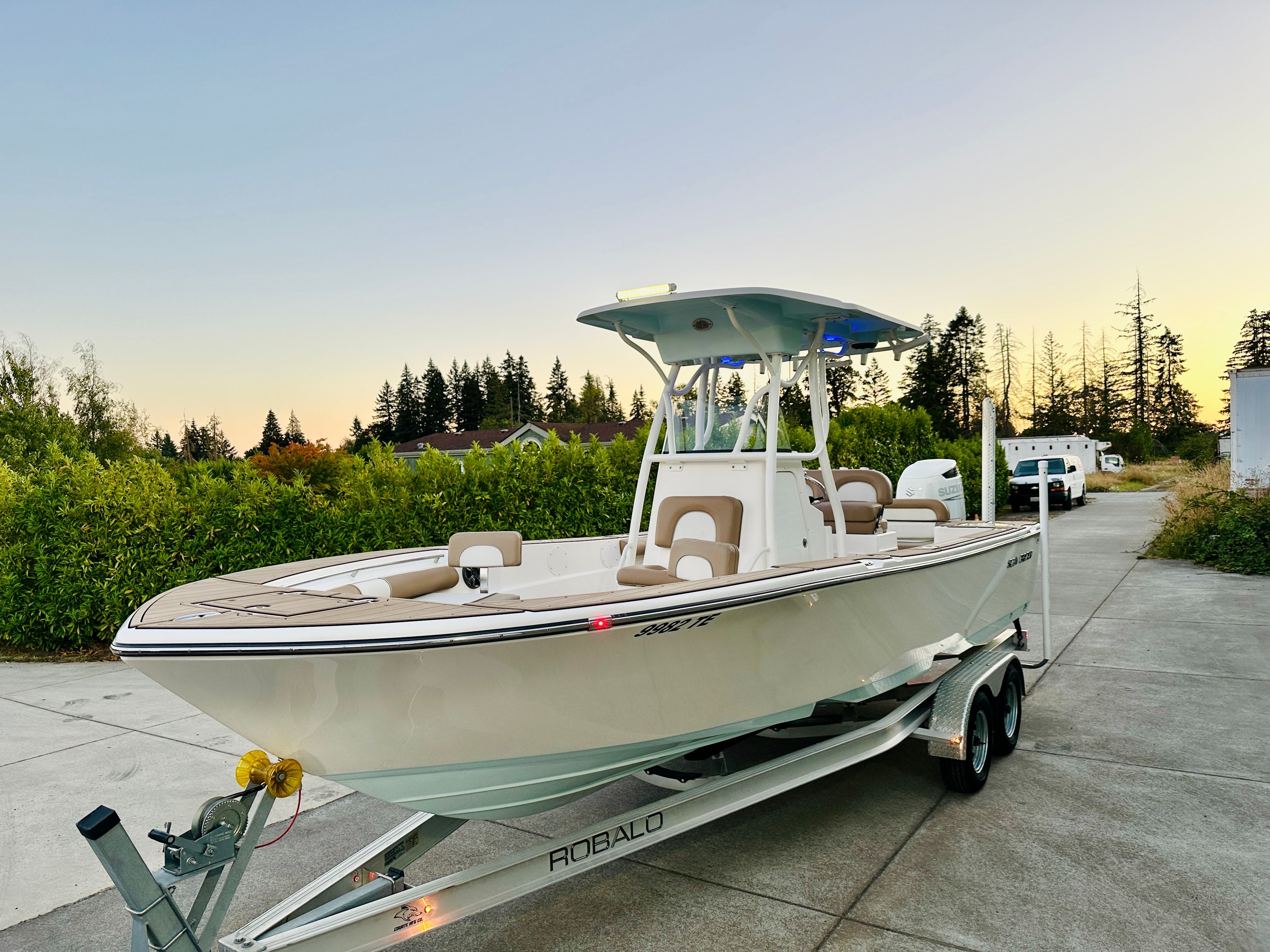 2022 Sea Born LX24 Center Console