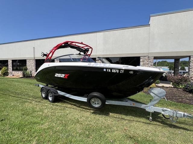 Yamaha Boats 252XE