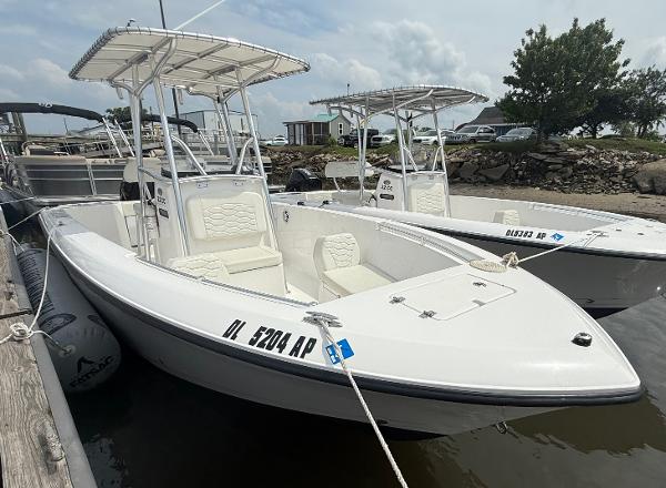 2024 Aquasport 2200 Center Console
