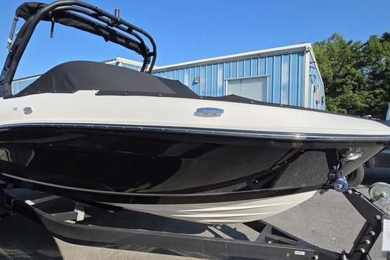 2025 Bayliner VR5 OB