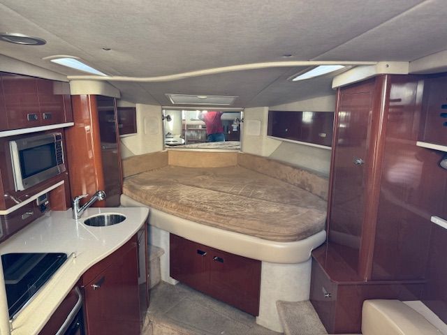 2011 Sea Ray 330 Sundancer