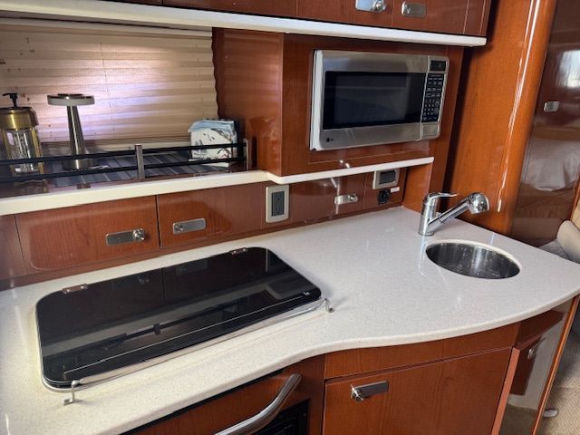 2011 Sea Ray 330 Sundancer