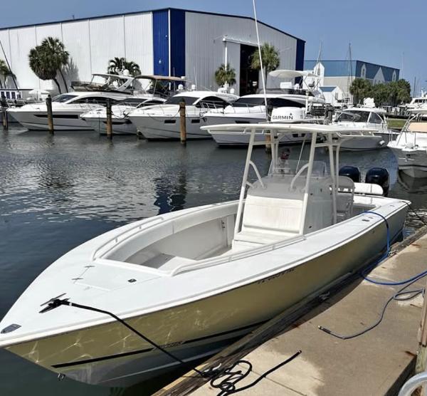 2006 Jupiter 31 Center Console