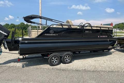 2018 Sun Tracker Regency 220SL
