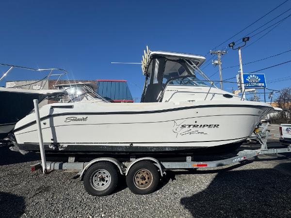 2004 Seaswirl Striper 2601 Walkaround I/O