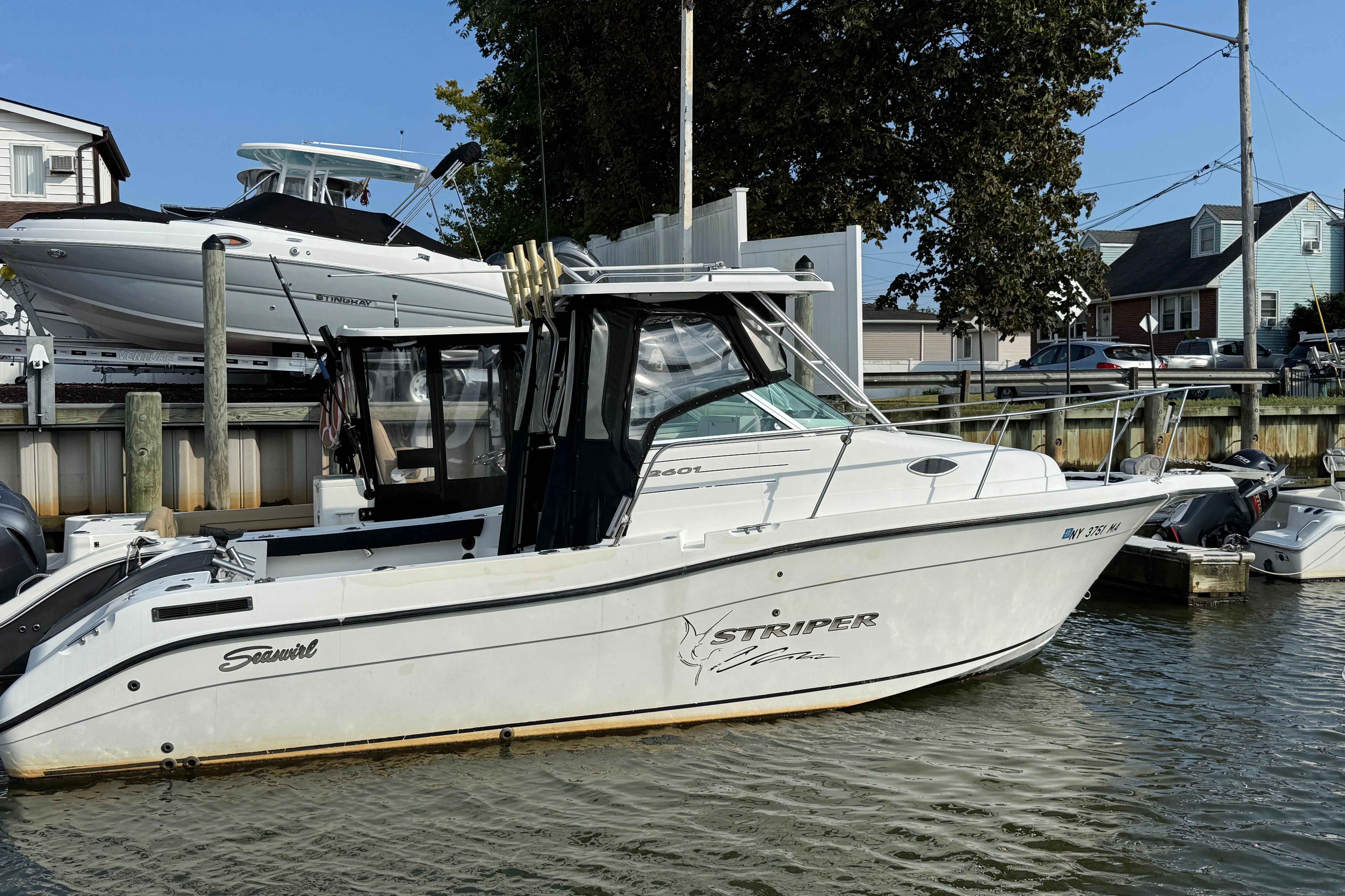 2004 Seaswirl Striper 2601 Walkaround I/O