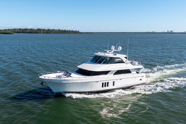 Ocean Alexander 78 Motoryacht 2014 Ocean Alexander 78 Motoryacht cruising on open water.